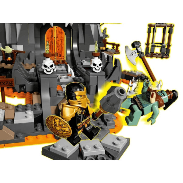 Конструктор NINJAGO Підземелля чаклуна-скелета 1171 деталь Нінзяго R1557